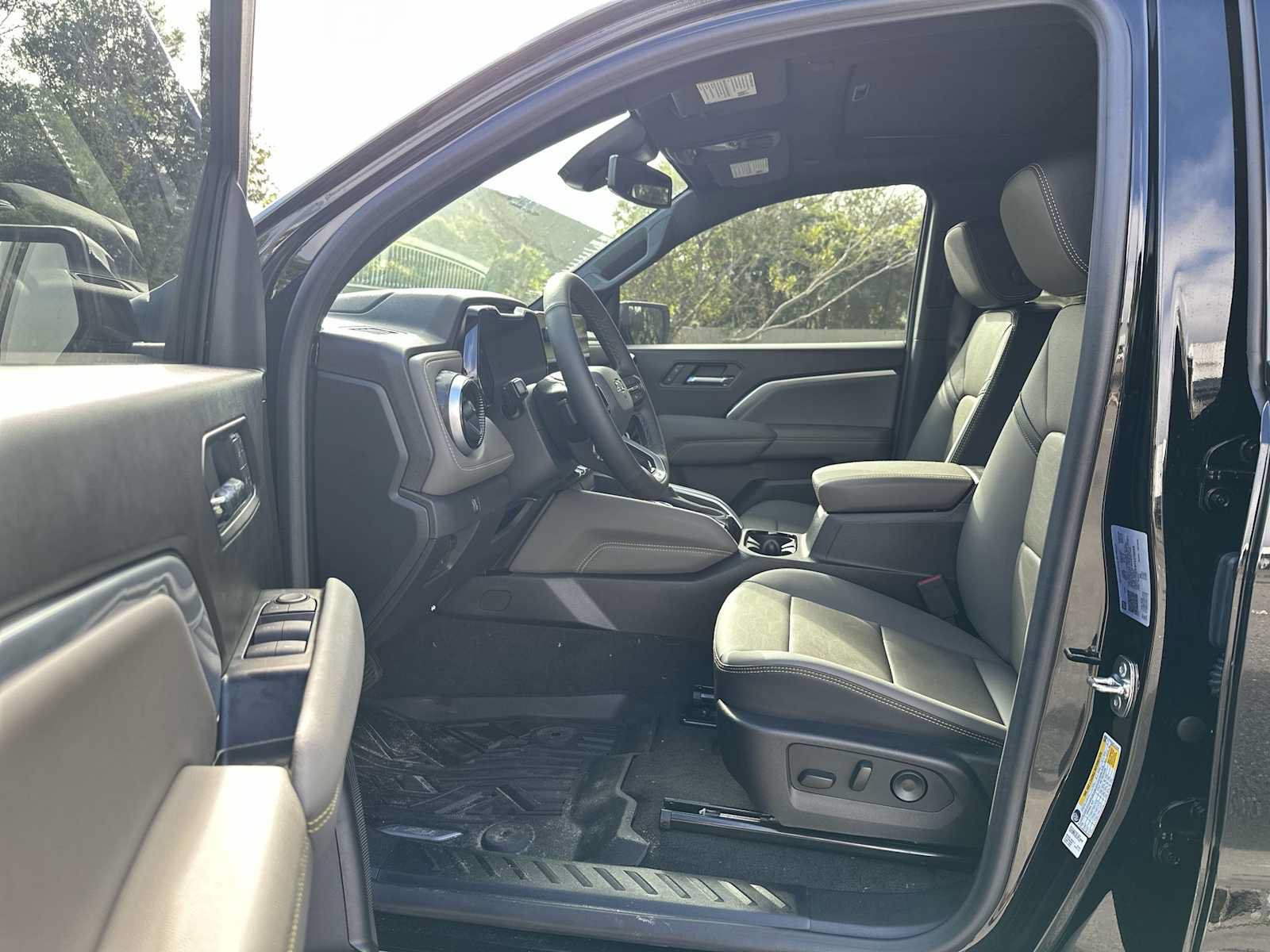 New 2026 Chevrolet Colorado ZR2 AWD/4WD image 2