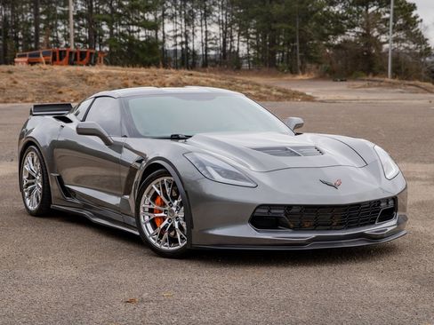 Used 2015 Chevrolet Corvette Z06 w/ 3LZ Preferred Equipment Group image 4