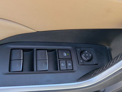 Used 2023 Toyota RAV4 XLE Premium AWD/4WD image 20