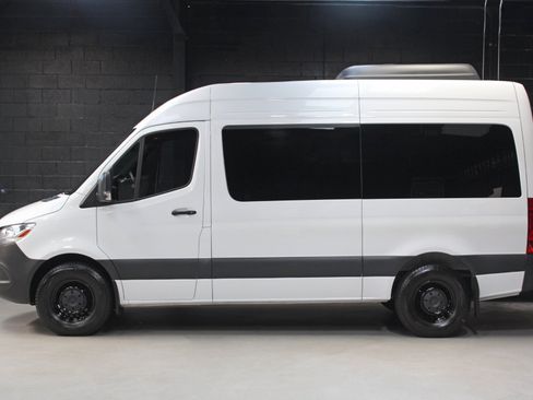 Used 2024 Mercedes-Benz Sprinter 2500 image 3