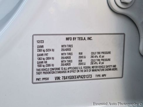 Used 2023 Tesla Model Y Long Range image 39