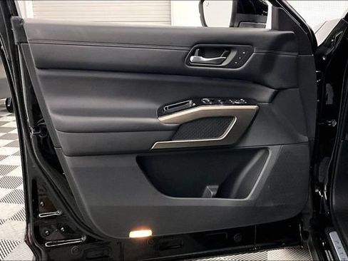 Used 2022 Nissan Pathfinder Platinum AWD/4WD image 21