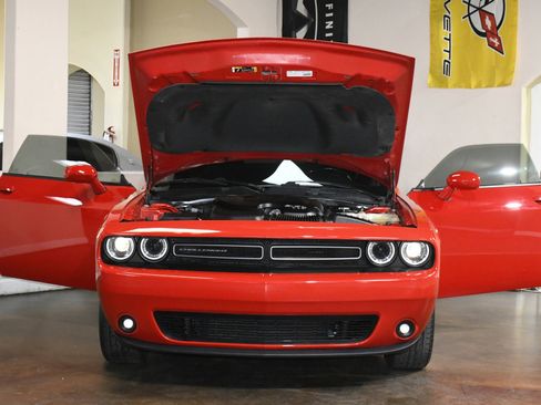 Used 2020 Dodge Challenger SXT image 87