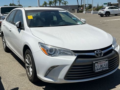 Used 2017 Toyota Camry LE FWD image 3