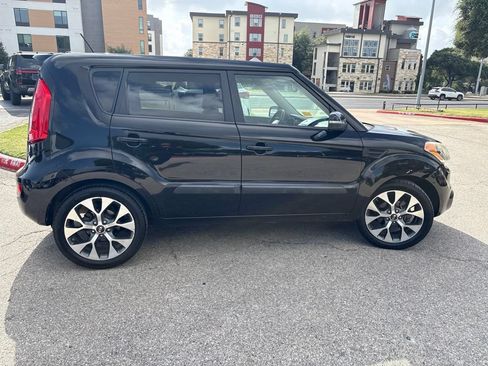 Used 2013 Kia Soul ! FWD image 6