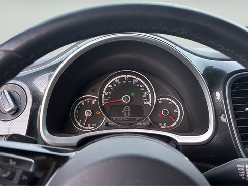 Used 2013 Volkswagen Beetle 2.0T image 10