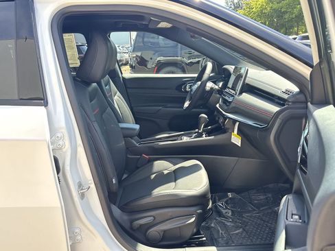 New 2026 Jeep Compass Trailhawk w/ Sun, Sound & Navigation Group AWD/4WD image 9