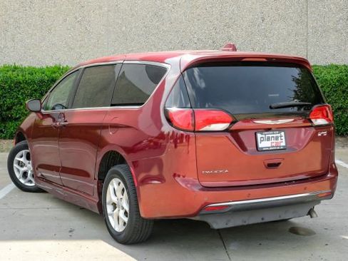Used 2018 Chrysler Pacifica Touring Plus w/ Tire & Wheel Group image 9