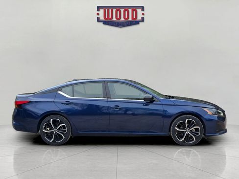 Used 2024 Nissan Altima 2.5 SR image 2