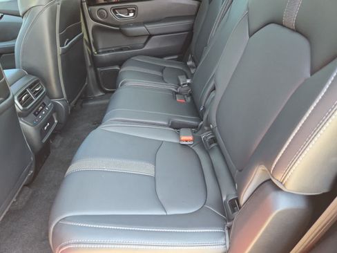 Used 2023 Honda Pilot Touring image 18