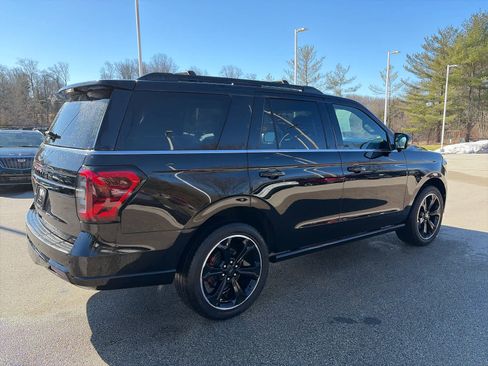 Used 2023 Ford Expedition Limited image 4