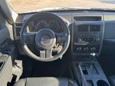 Used 2011 Jeep Liberty Sport image 20