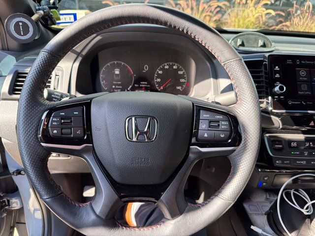 Used 2025 Honda Ridgeline Black Edition image 5