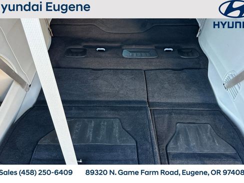 Used 2024 Chrysler Pacifica Touring-L image 18