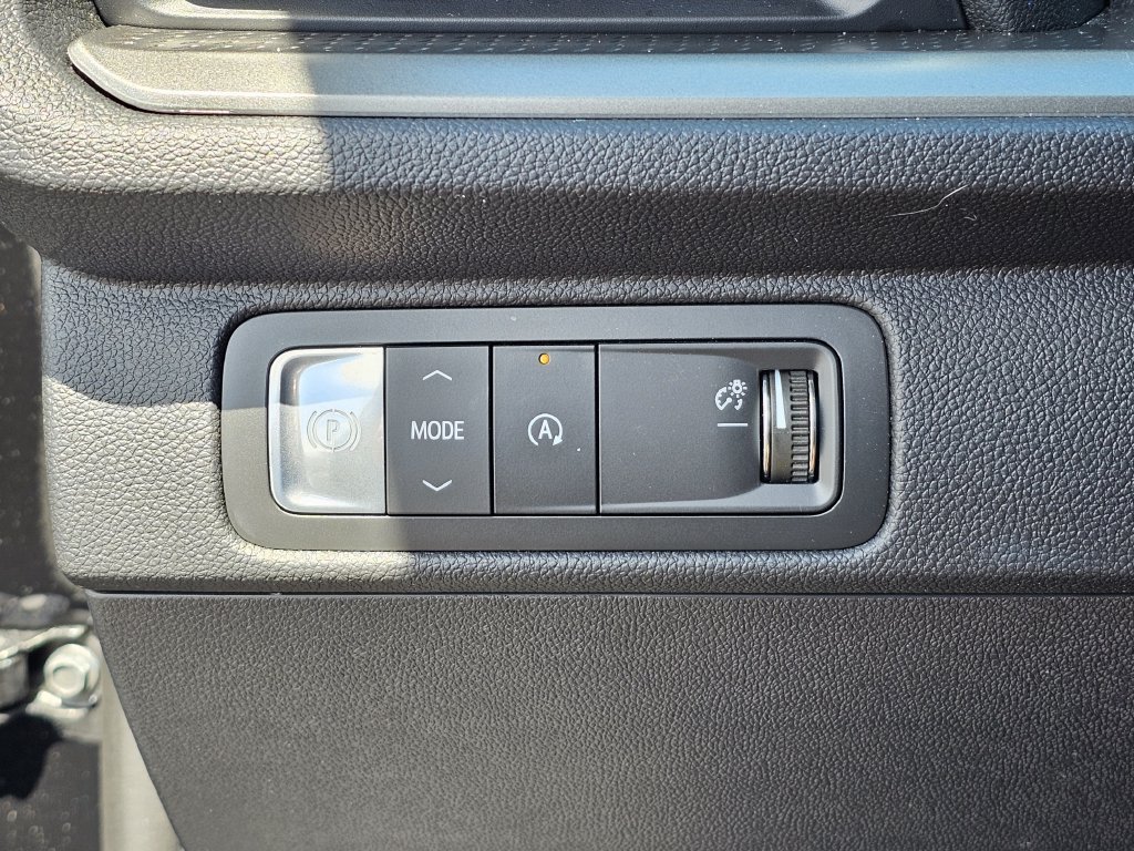 Used 2026 Chevrolet Traverse LT w/ Driver Confidence Package FWD image 23