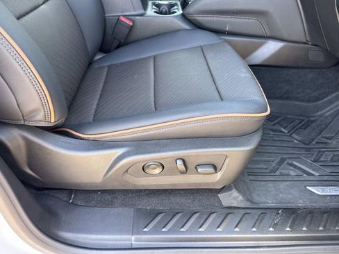 Used 2025 GMC Canyon AT4 w/ Nightfall Edition image 16