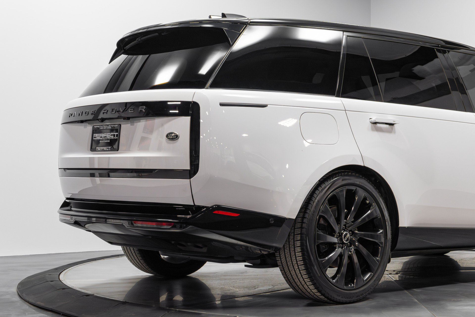 Used 2023 Land Rover Range Rover Long Wheelbase Autobiography AWD/4WD image 12