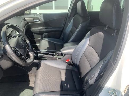 Used 2017 Honda Accord Sport image 7