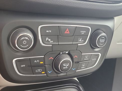 Used 2018 Jeep Compass Limited w/ Navigation Group FWD image 25