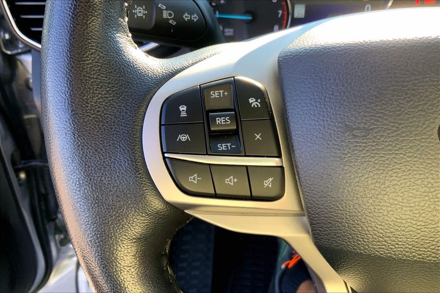Certified 2022 Ford Explorer XLT w/ Equipment Group 202A RWD image 23
