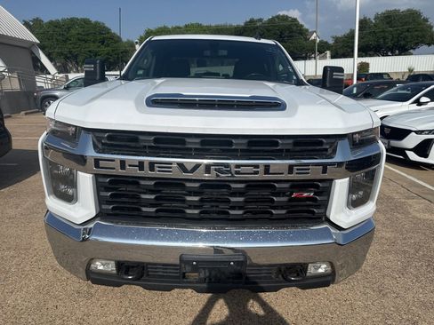 Used 2022 Chevrolet Silverado 2500 LT w/ Convenience Package AWD/4WD image 2