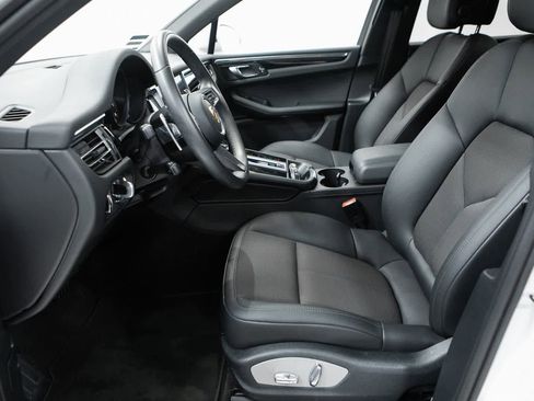 Certified 2023 Porsche Macan image 16