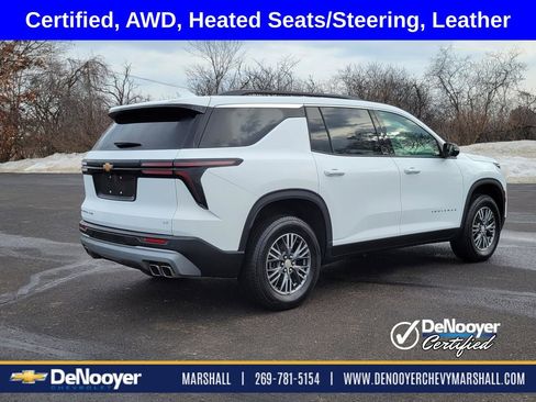 Used 2024 Chevrolet Traverse LT image 3