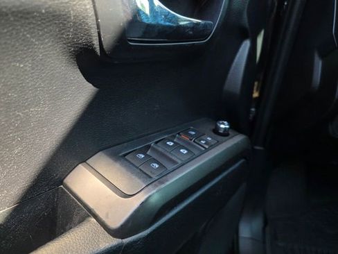 Used 2018 Toyota Tacoma TRD Sport AWD/4WD image 25