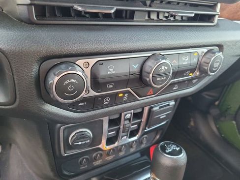 Used 2025 Jeep Wrangler Unlimited Sport AWD/4WD image 22