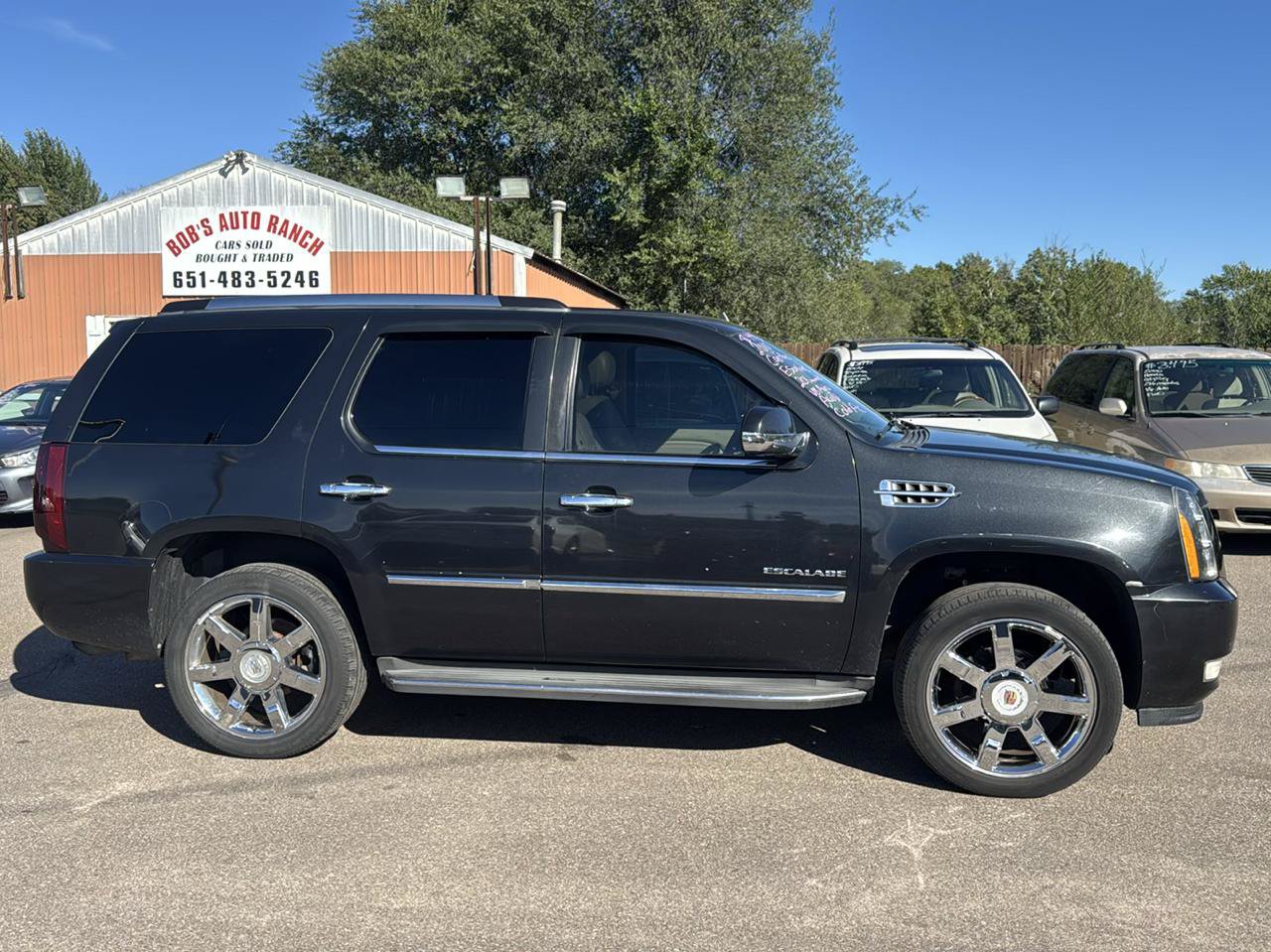 Used 2010 Cadillac Escalade Luxury AWD/4WD image 4