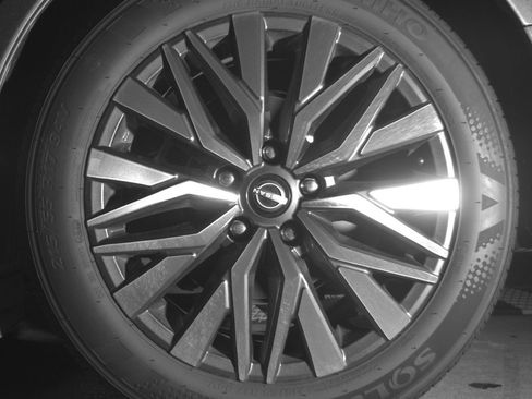 Used 2025 Nissan Altima 2.5 SV FWD image 14