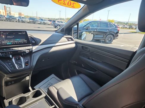 Certified 2025 Honda Odyssey Sport-L image 18