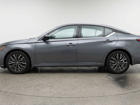 Used 2025 Nissan Altima 2.5 SV FWD image 5