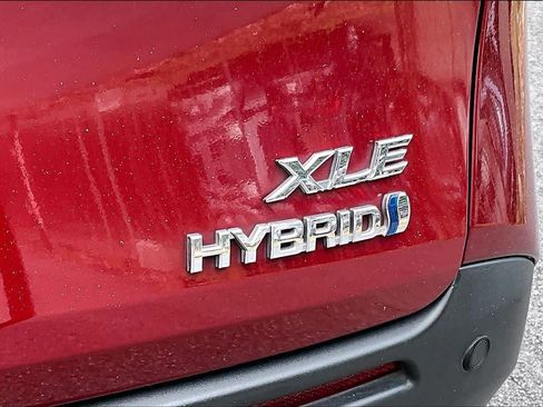 Used 2024 Toyota Sienna XLE FWD image 10