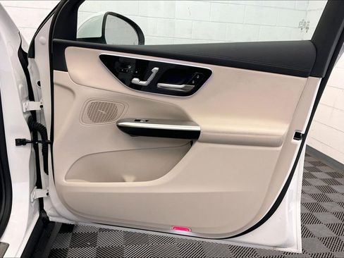 Used 2024 Mercedes-Benz GLC 300 4MATIC image 22