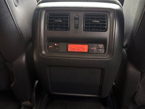 Used 2013 Nissan Pathfinder SV AWD/4WD image 25