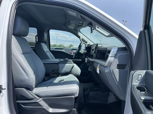 New 2025 Ford F450 XL w/ XL Chrome Package image 13