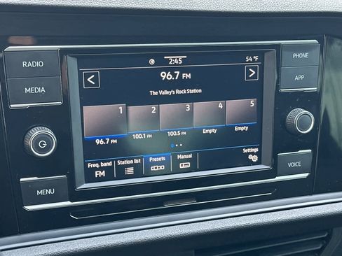 Used 2022 Volkswagen Jetta SE image 16