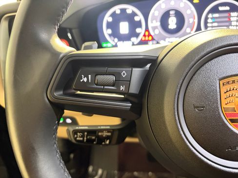 Certified 2025 Porsche Cayenne AWD/4WD image 37