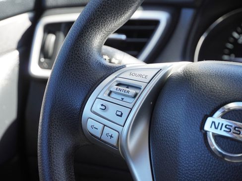 Used 2016 Nissan Rogue S w/ Appearance Package image 29