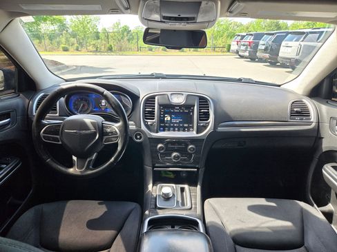 Used 2019 Chrysler 300 Touring w/ Sport Appearance Package RWD image 10
