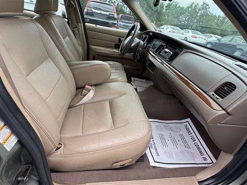 Used 2003 Ford Crown Victoria LX RWD image 34