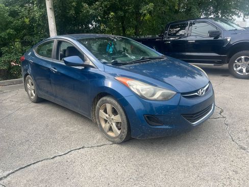 Used 2013 Hyundai Elantra GLS FWD image 2