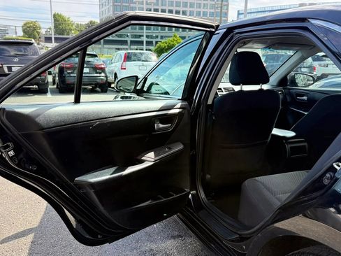 Used 2016 Toyota Camry LE FWD image 23