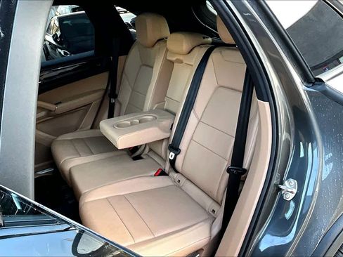 Used 2020 Porsche Cayenne image 20