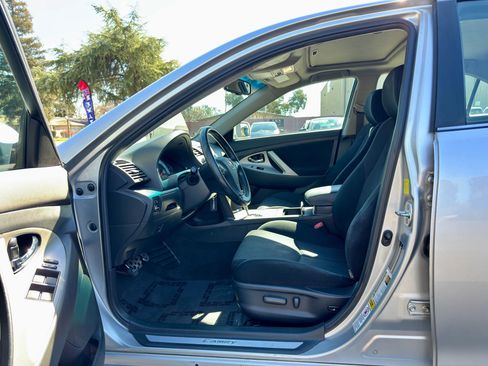 Used 2011 Toyota Camry SE w/ SE Extra-Value Pkg #1 image 7