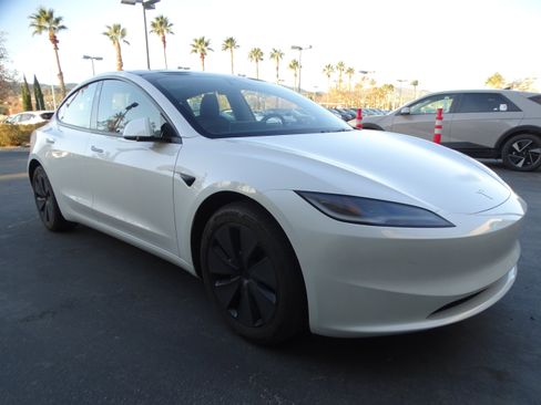 Used 2024 Tesla Model 3 image 3
