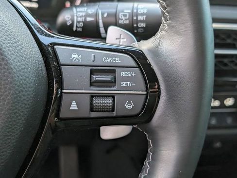 Certified 2025 Acura ADX Base image 32