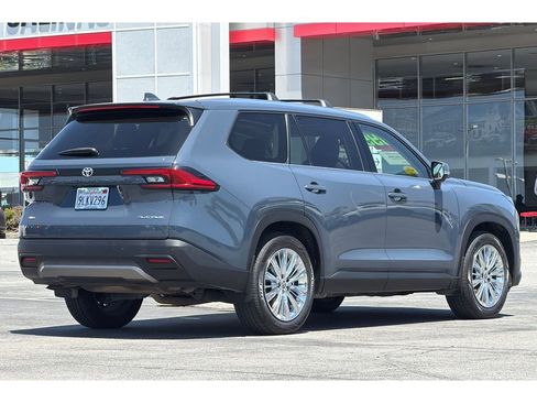 Used 2024 Toyota Grand Highlander AWD image 4