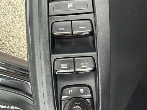 Used 2024 Subaru Crosstrek 2.0i Premium AWD/4WD image 16